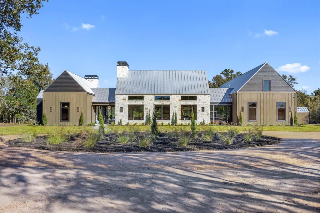 226 Hackemack Rd in Round Top