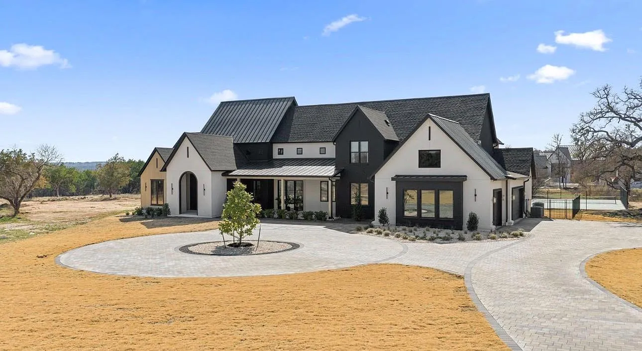 250 Hawthorne Ln in Spicewood