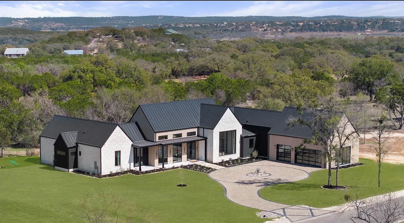 Luxury home in Spicewood, TX in Spicewood