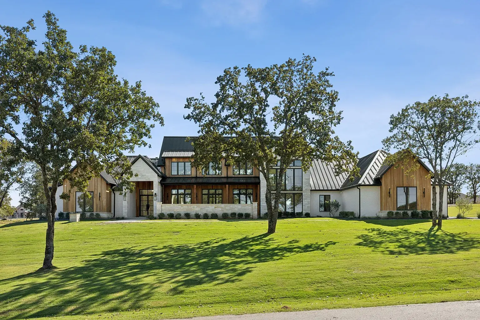 200 Russell Rd in Weatherford
