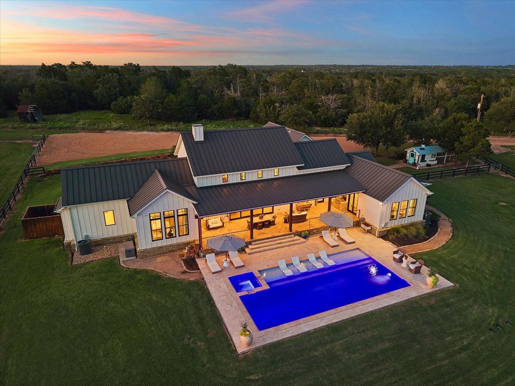 1600 S Weyand Rd in Round Top
