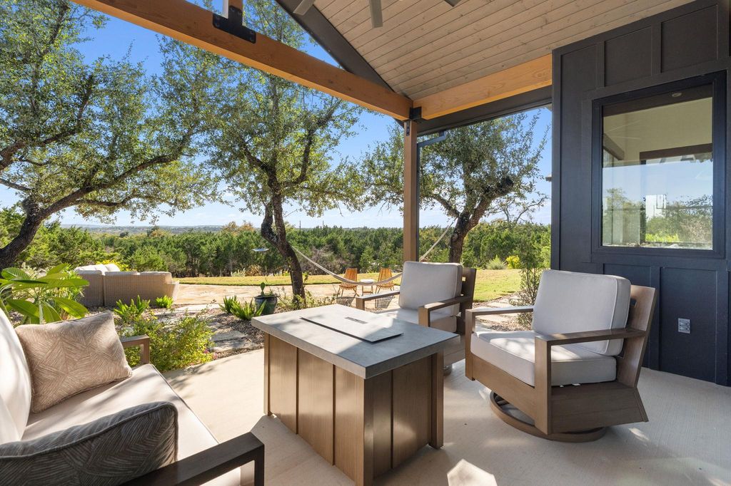 503 Happy Trl in Dripping Springs