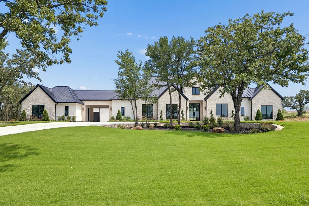 1020 Genoa Dr in Weatherford
